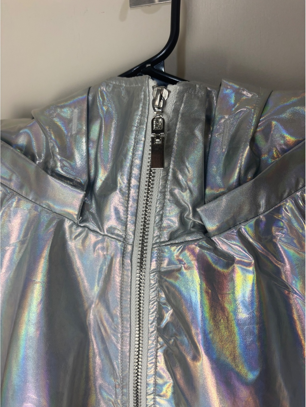 Choosy Women’s 20 Silver Holographic Hooded Zip Windbreaker Jacket NWT - Picture 4 of 10